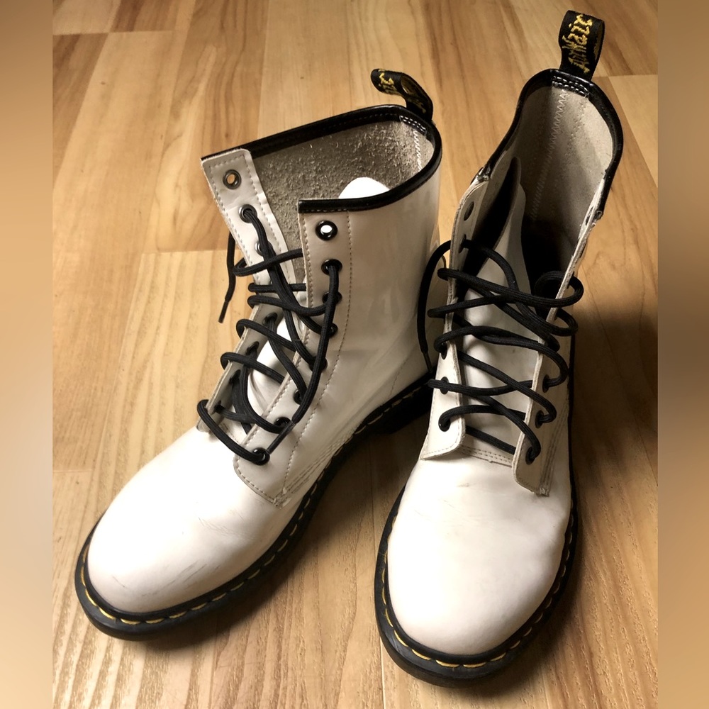 The Original Dr. Martens boot. Quality Smooth Leather upper. Iconic 1460 design